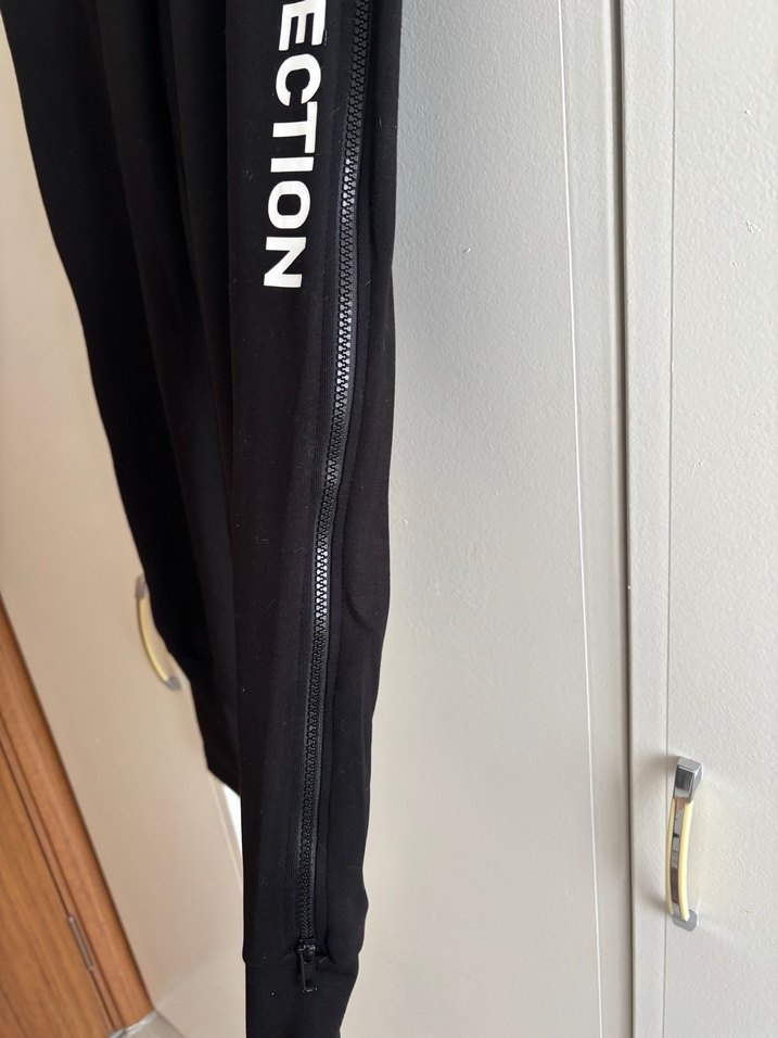 Siyah Yüksek Yakalı Fermuarlı takım - Görsel 5