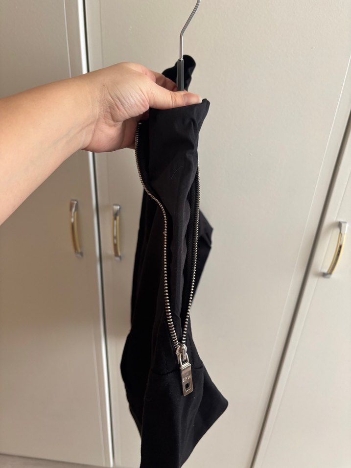 Siyah Yüksek Yakalı Fermuarlı takım - Görsel 3