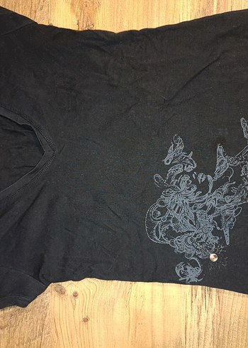 V Yaka Baskılı Siyah kadın  Tişörtü - Görsel 3