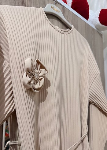 Krem Renkli Kadın Drapeli Suni Kumaş standart bed. Bikez giyildi - Görsel 4