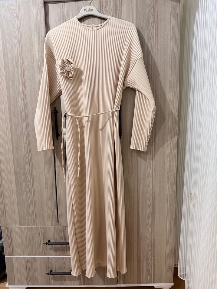 Krem Renkli Kadın Drapeli Suni Kumaş standart bed. Bikez giyildi - Görsel 3