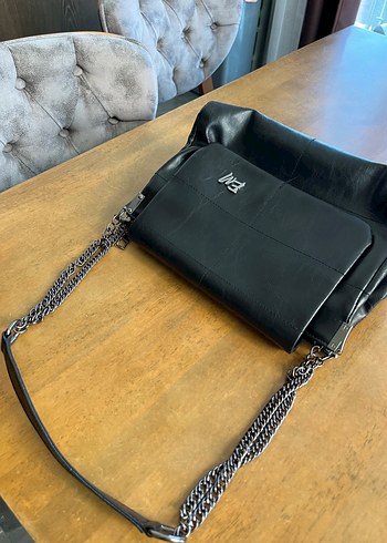 Zincir Detaylı Siyah Deri Kadın Çanta - Görsel 3