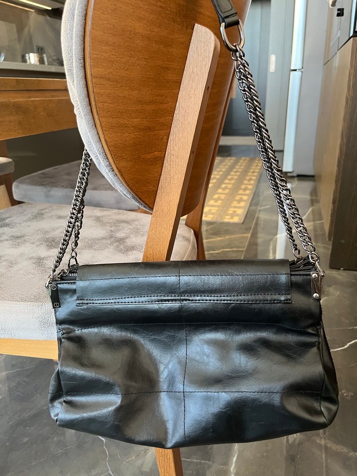 Zincir Detaylı Siyah Deri Kadın Çanta - Görsel 2