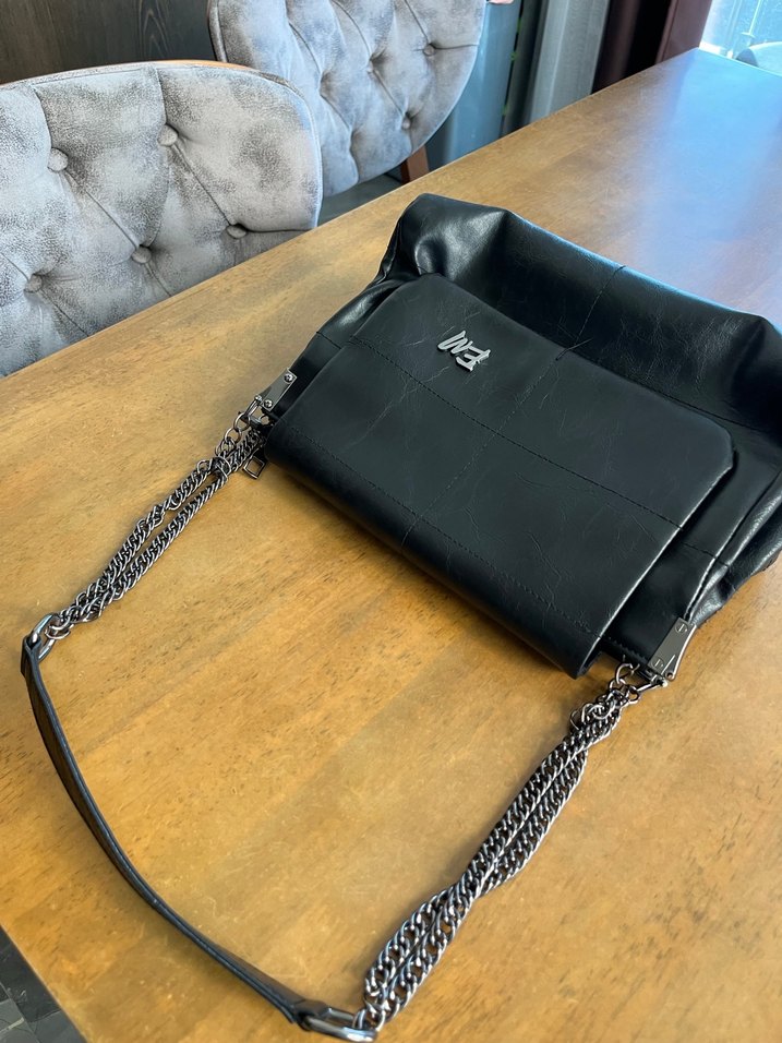 Zincir Detaylı Siyah Deri Kadın Çanta - Görsel 3