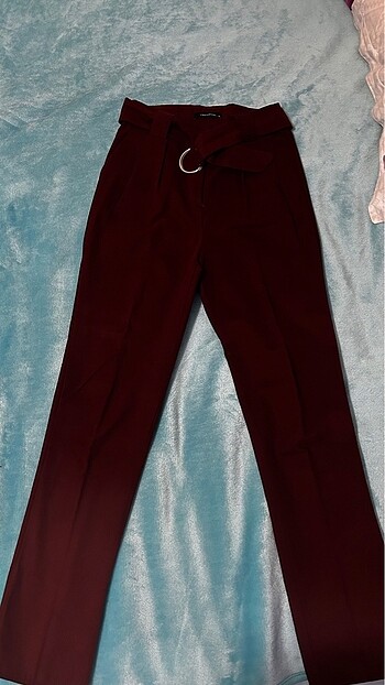 Bordo kemerli pantolon