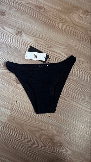 Siyah bikini altı