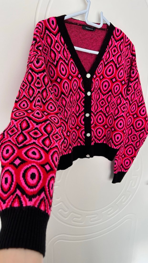 Taş düğmeli Renkli Desenli V Yaka Kadın Hırka - Görsel 4