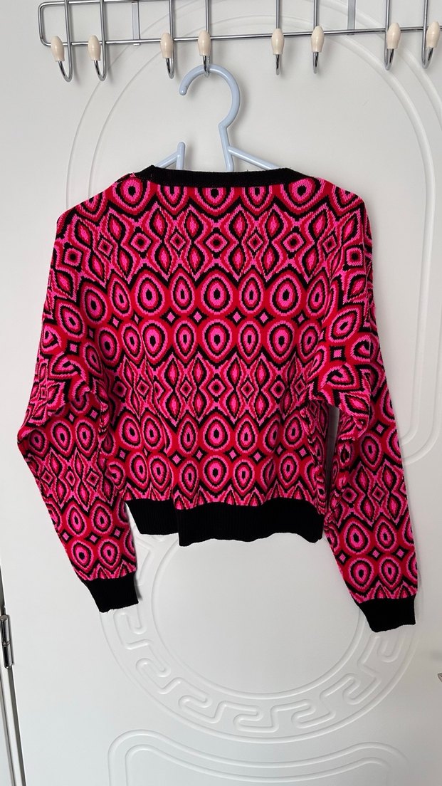 Taş düğmeli Renkli Desenli V Yaka Kadın Hırka - Görsel 5