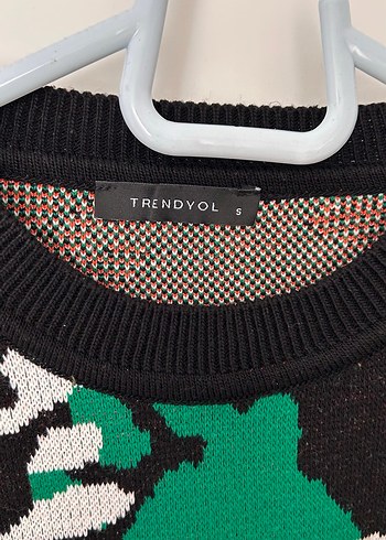 Leopar desenli turuncu yeşil siyah Kadın Kazak - Görsel 4