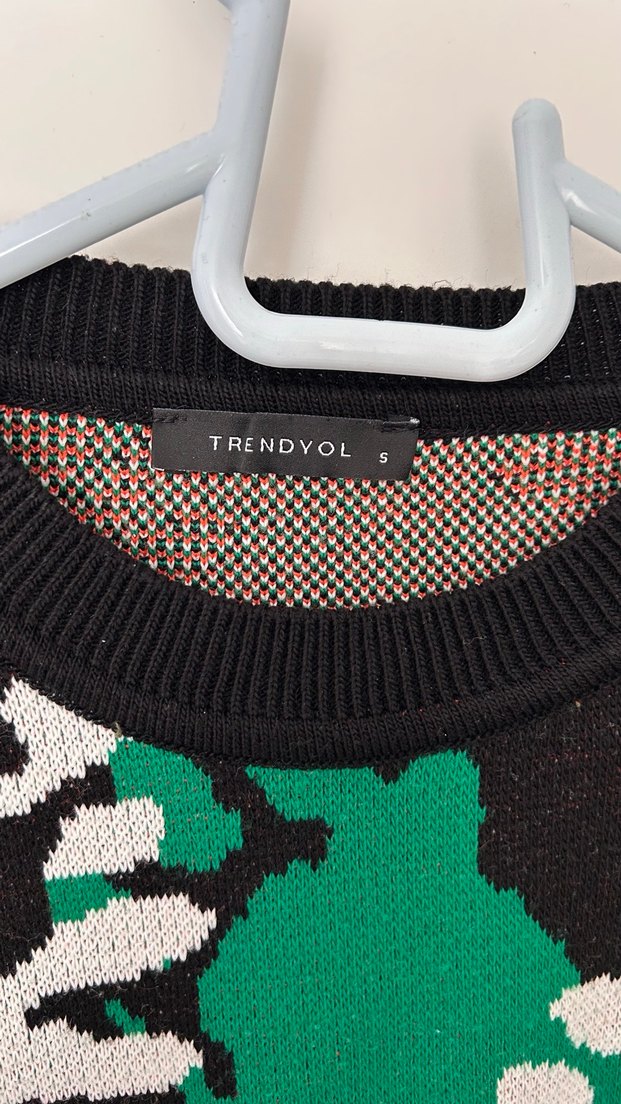 Leopar desenli turuncu yeşil siyah Kadın Kazak - Görsel 4