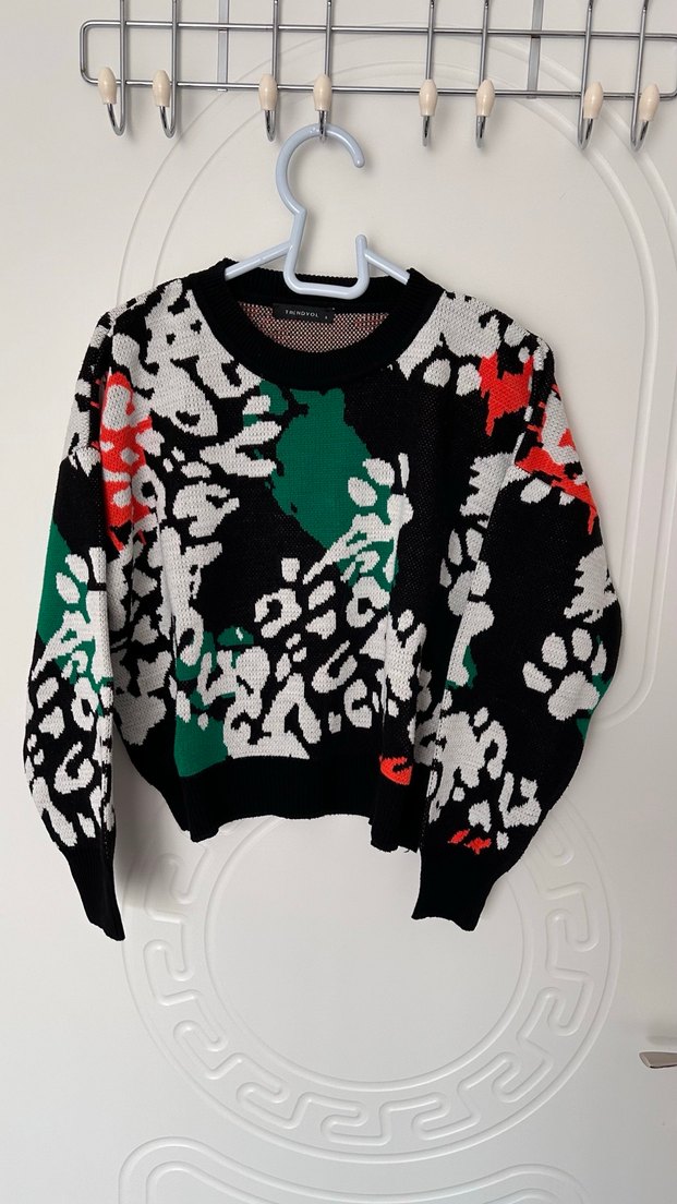 Leopar desenli turuncu yeşil siyah Kadın Kazak - Görsel 2