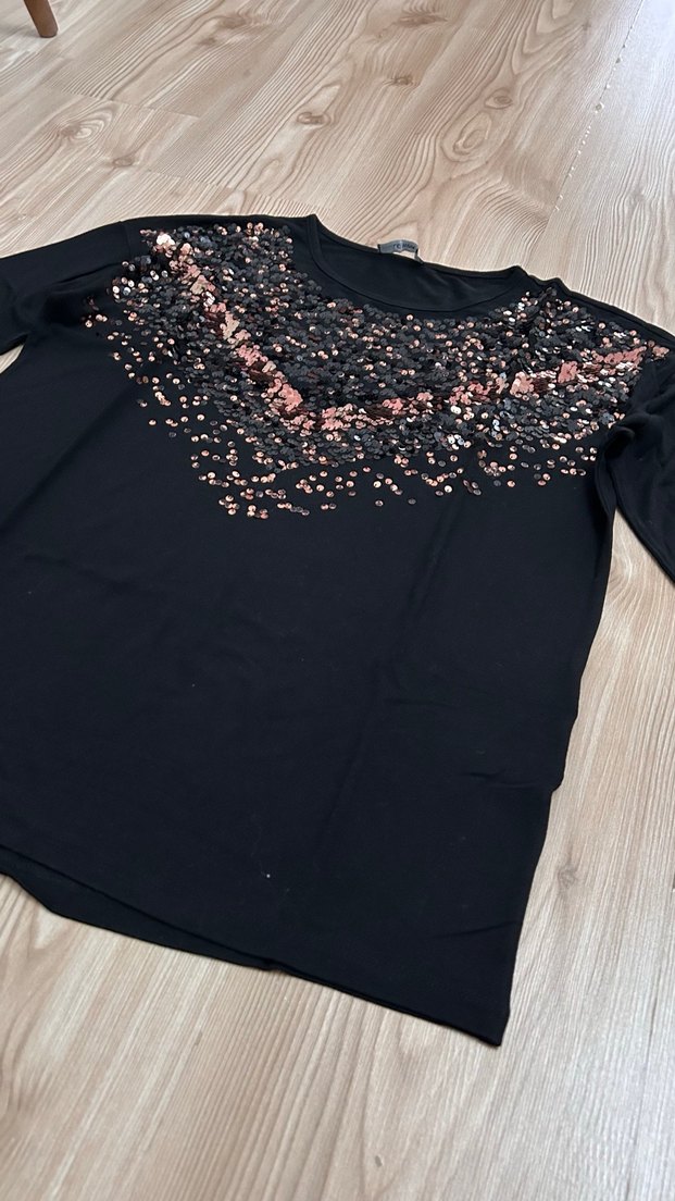 Siyah Payetli yarım Kollu Kadın - Görsel 3