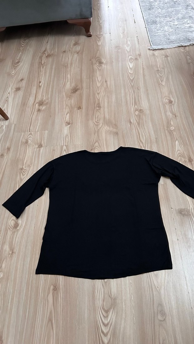 Siyah Payetli yarım Kollu Kadın - Görsel 4