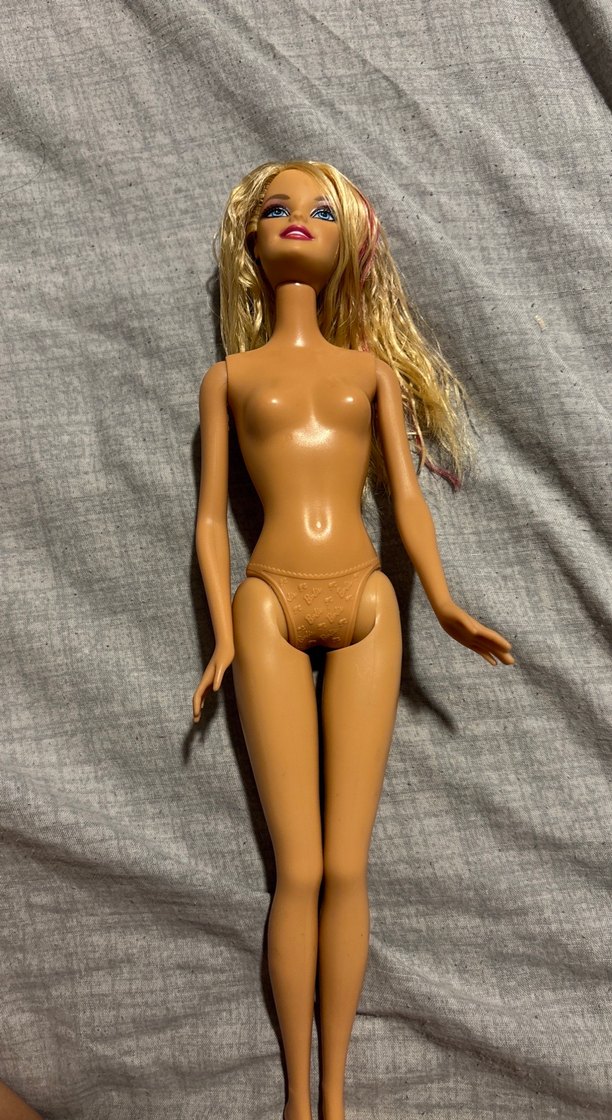 Koyu Pembe Elbiseli Bebek - Görsel 5