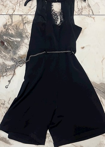 Miarte Marka Zincir Kemerli V Yaka Mini Tulum - Görsel 3