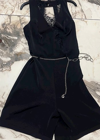 Miarte Marka Zincir Kemerli V Yaka Mini Tulum - Görsel 2