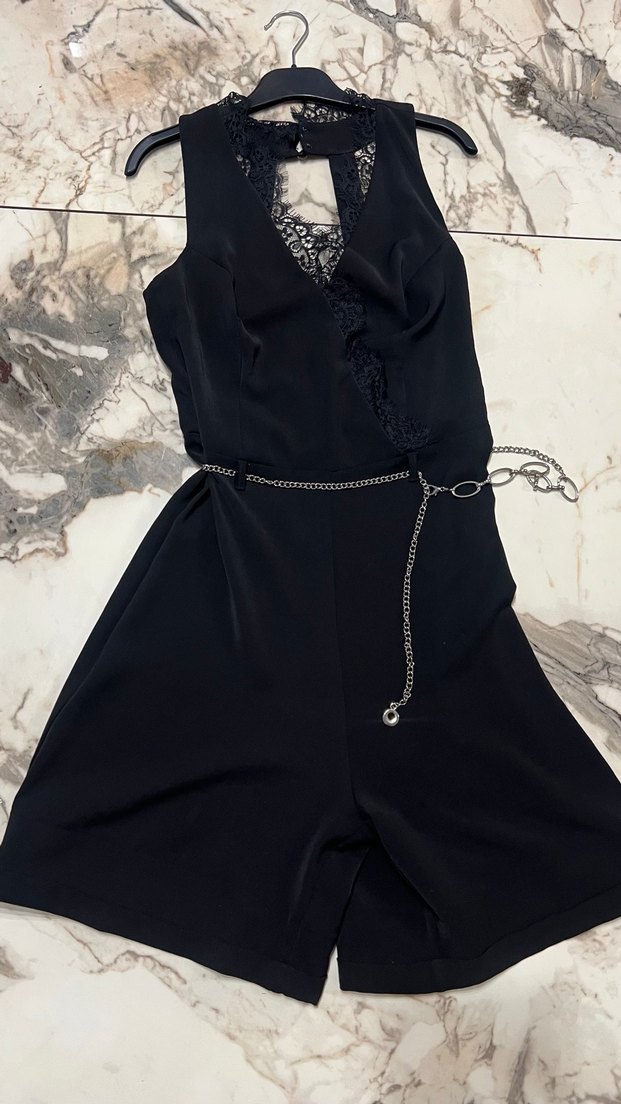 Miarte Marka Zincir Kemerli V Yaka Mini Tulum - Görsel 2