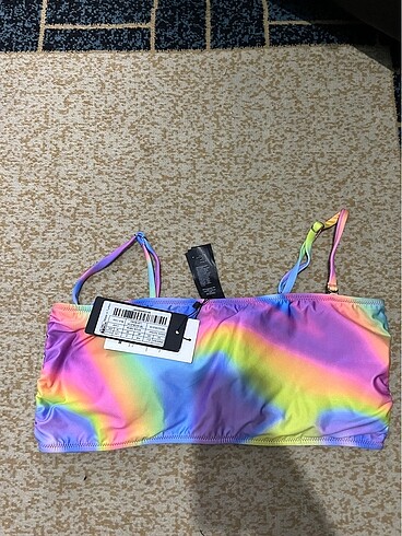 Etiketli bikini üstü