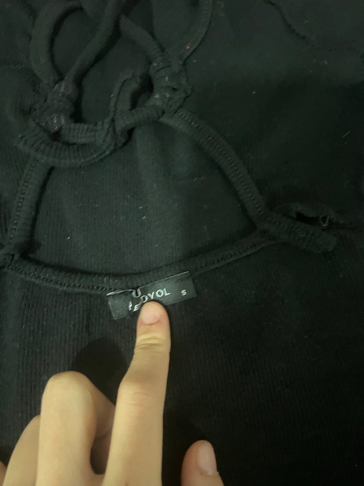 Siyah Kısa Kollu sırt dekolteli crop - Görsel 3