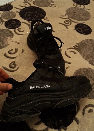 siyah spor balenciaga