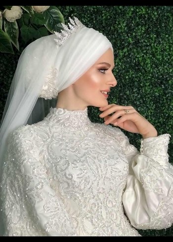 Uzun Kollu İşlemeli Beyaz Tesettür Gelinlik