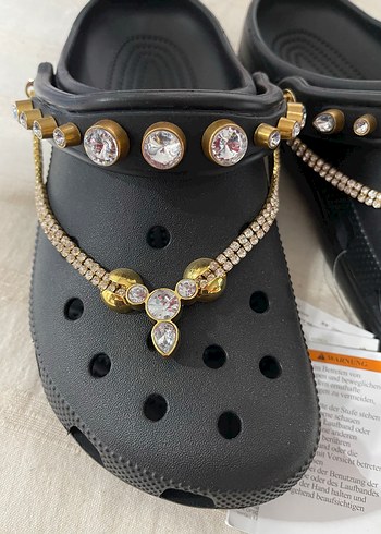 Crocs Zincir Detaylı Altın Renk Platform Terlik - Görsel 2