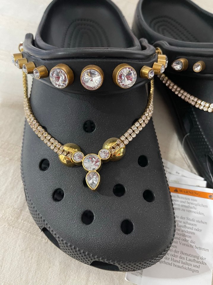 Crocs Zincir Detaylı Altın Renk Platform Terlik - Görsel 2