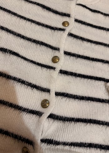 Düğmeli Beyaz Gri Çizgili Kadın Hırka - Görsel 5