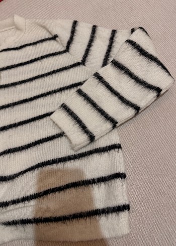 Düğmeli Beyaz Gri Çizgili Kadın Hırka - Görsel 3