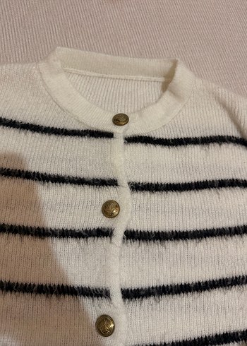 Düğmeli Beyaz Gri Çizgili Kadın Hırka - Görsel 4