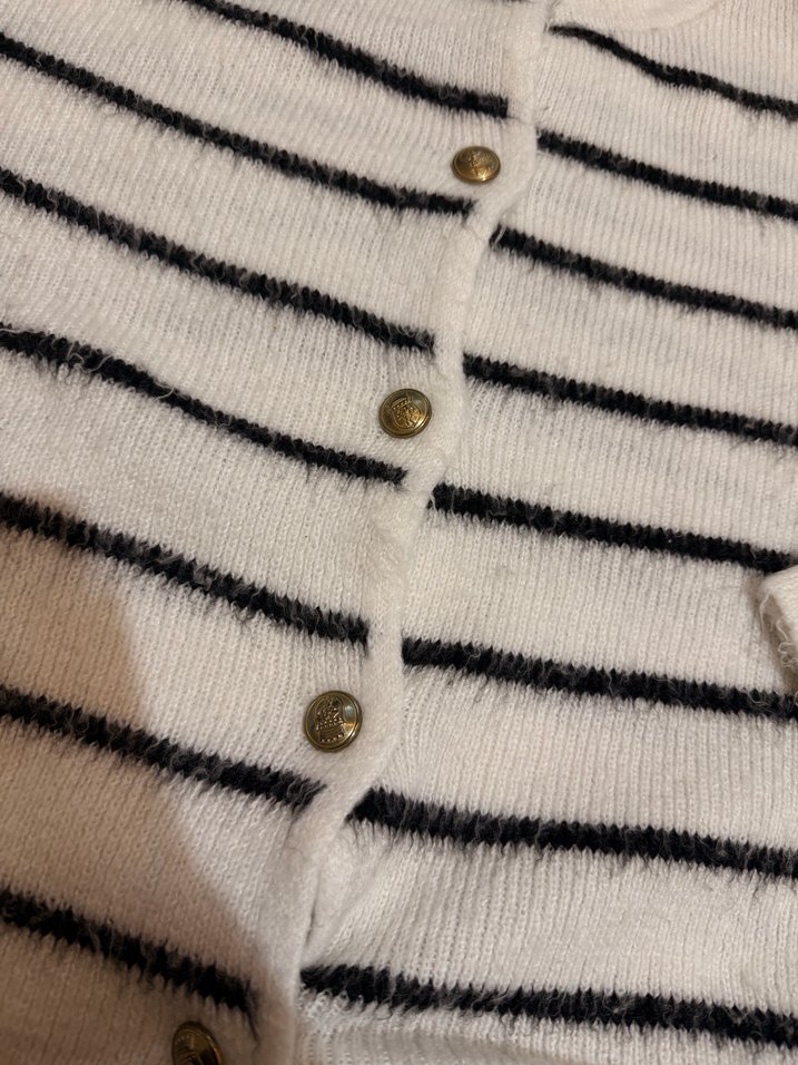 Düğmeli Beyaz Gri Çizgili Kadın Hırka - Görsel 5