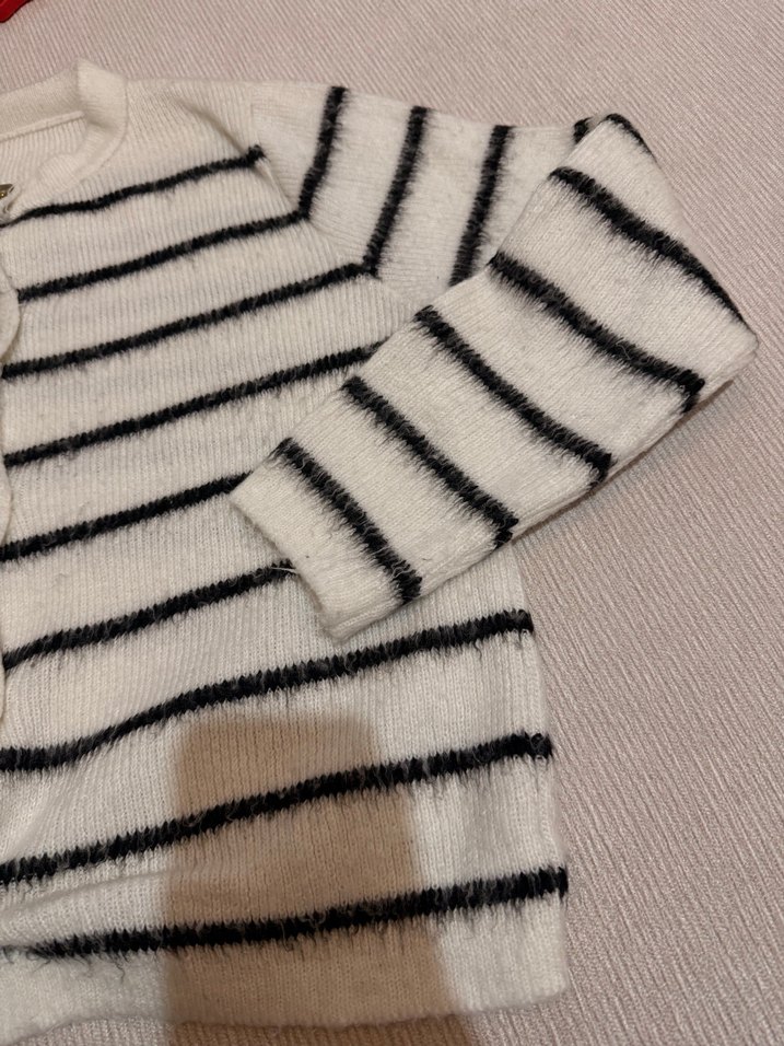 Düğmeli Beyaz Gri Çizgili Kadın Hırka - Görsel 3