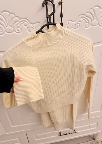 Beyaz Boğazlı Fitilli Kadın takım triko - Görsel 2