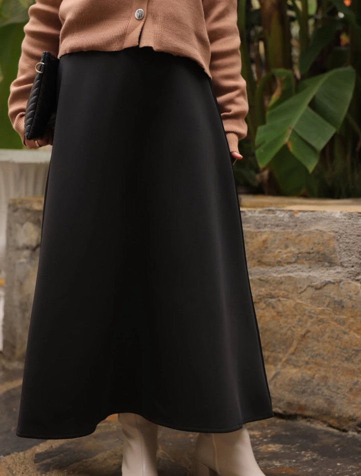 Siyah scuba kumaş etek tüm bedenleri var ilan açtırınız - Görsel 2