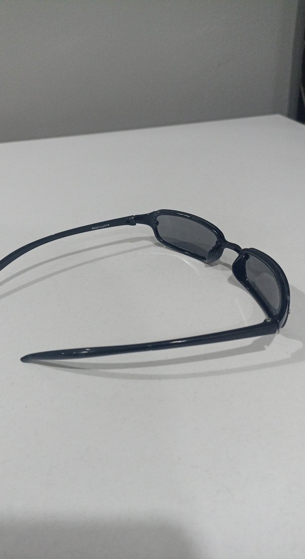 Şeffaf Siyah Minimalist Güneş Gözlüğü - Görsel 2