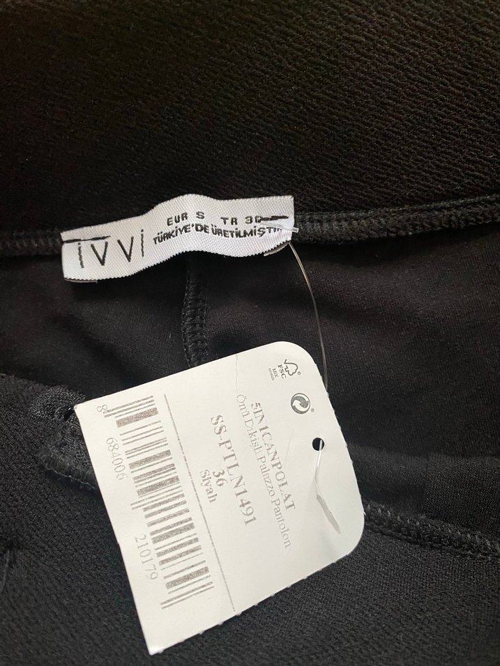 Düğmeli Siyah Kadın Kumaş Mini Pantolon - Görsel 4