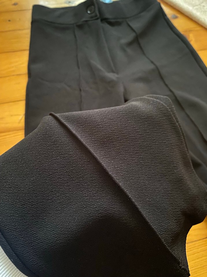 Düğmeli Siyah Kadın Kumaş Mini Pantolon - Görsel 2