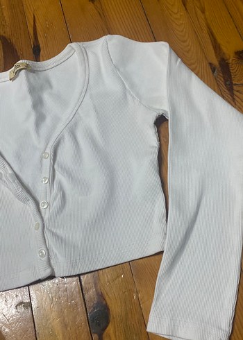 Beyaz V Yaka Düğmeli Kısa Kollu Crop Bluz - Görsel 2