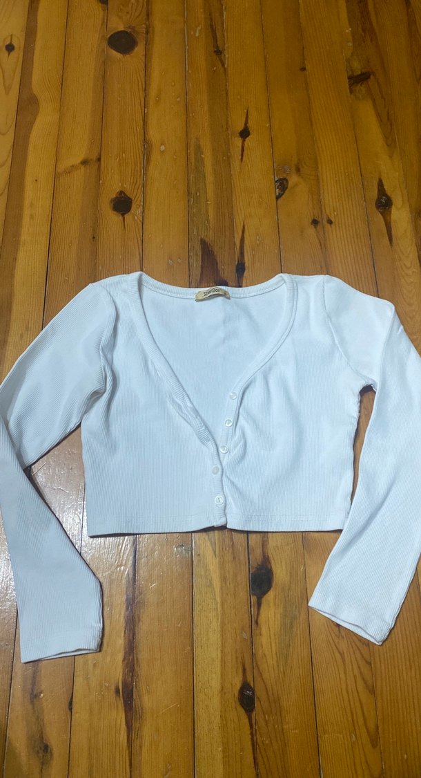 Beyaz V Yaka Düğmeli Kısa Kollu Crop Bluz - Görsel 3