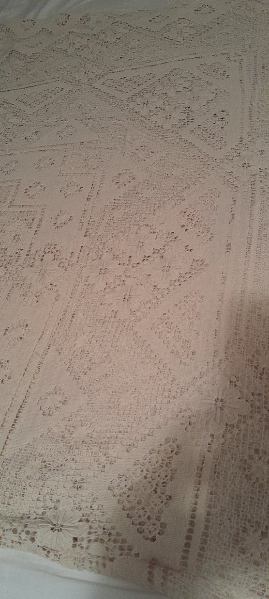 Bej Dantel Yatak Örtüsü - Görsel 3