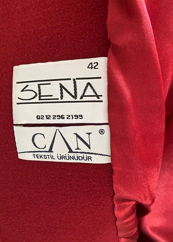 Kırmızı Düğmeli Kaban - Görsel 4