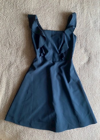 Fırfır detaylı şık siyah elbise - Görsel 5