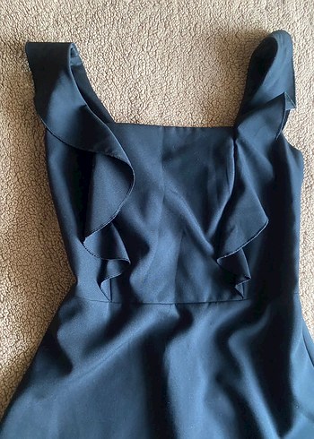 Fırfır detaylı şık siyah elbise - Görsel 2