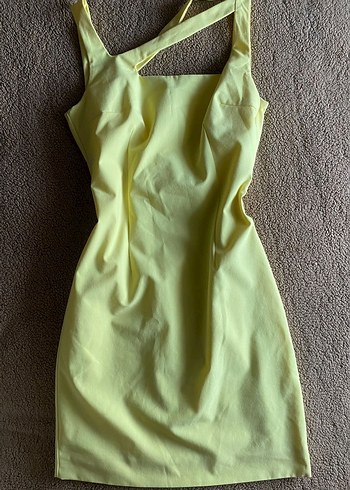 omuz detaylı sarı elbise - Görsel 2