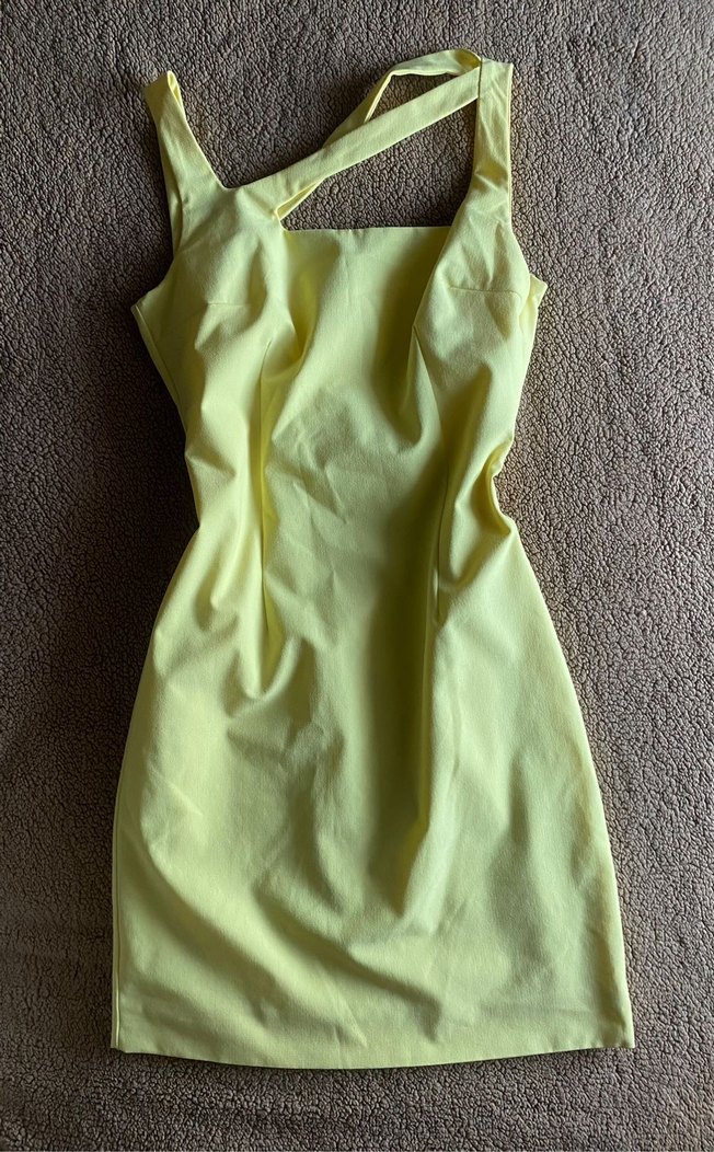 omuz detaylı sarı elbise - Görsel 2