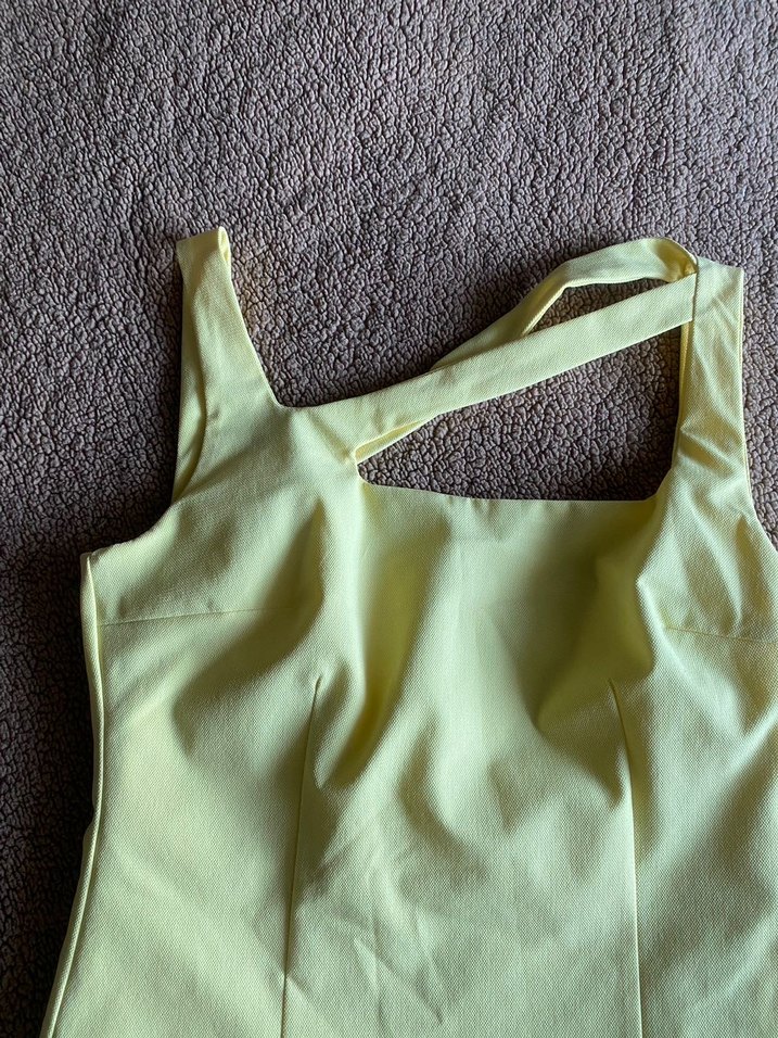 omuz detaylı sarı elbise - Görsel 3