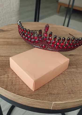 Beden Bordo Taşlı Kadın Tacı ve Küpeleri