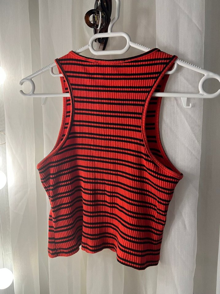 Kırmızı Çizgili Triko Crop Top - Görsel 2