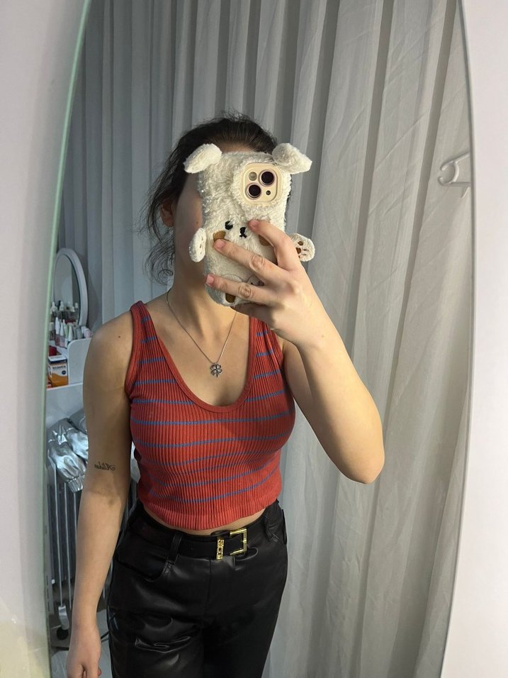 Kırmızı Çizgili V Yaka Kısa Atlet - Görsel 2