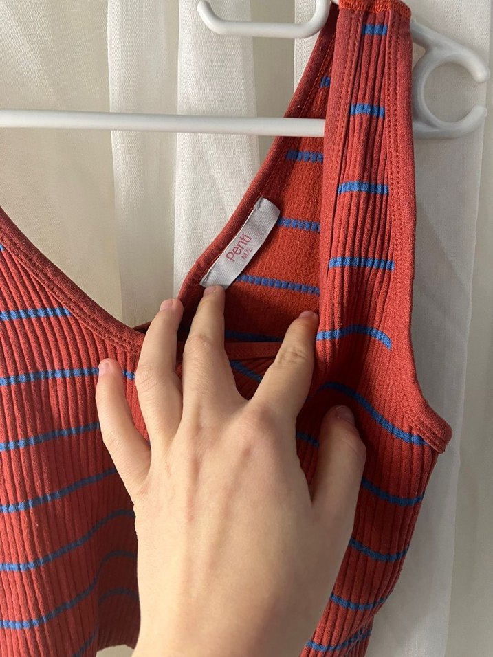 Kırmızı Çizgili V Yaka Kısa Atlet - Görsel 3